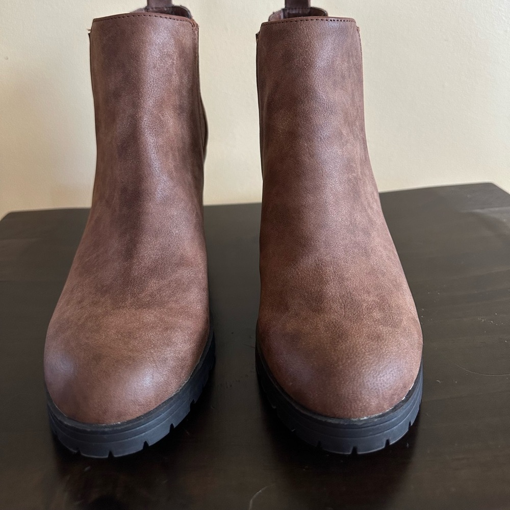 Sam & Libby Faux Leather Deanna Chunky Heel Booties Tread Soles Women's 9.5 - Picture 3 of 13